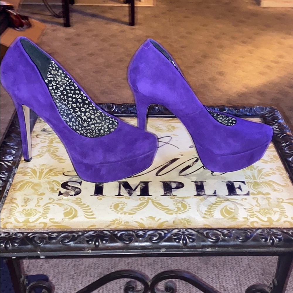 Heels - Picture 2 of 2